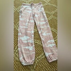 Athleta Girls XL 14 Blush Camouflage Joggers